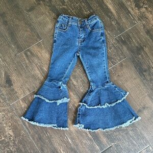 Tullabee Sz.4 toddler flare jeans 
25.45.09EB